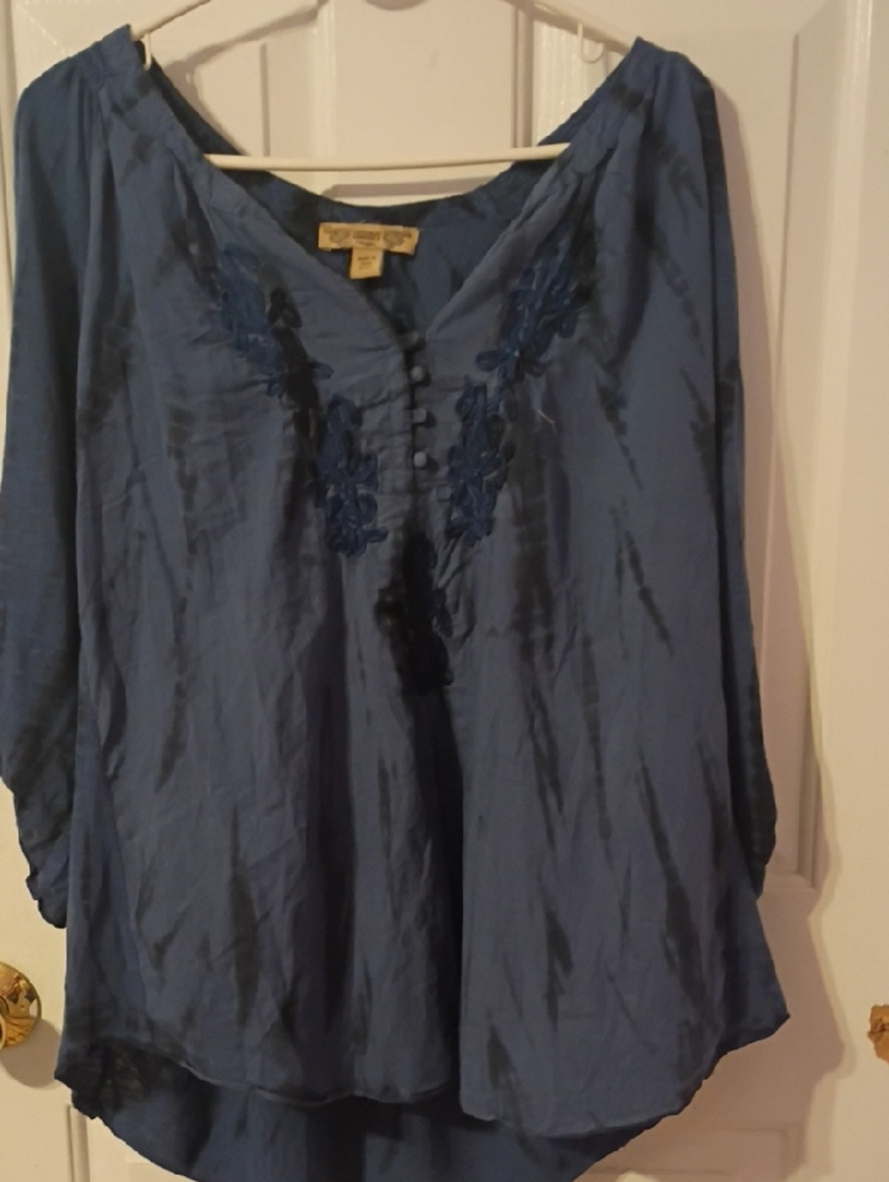 Vintage America Blues Size 2XWomen's Blue Embroidered V-Neck Blouse